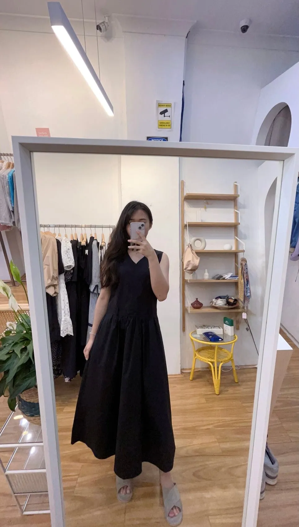 Black sleeveless dress