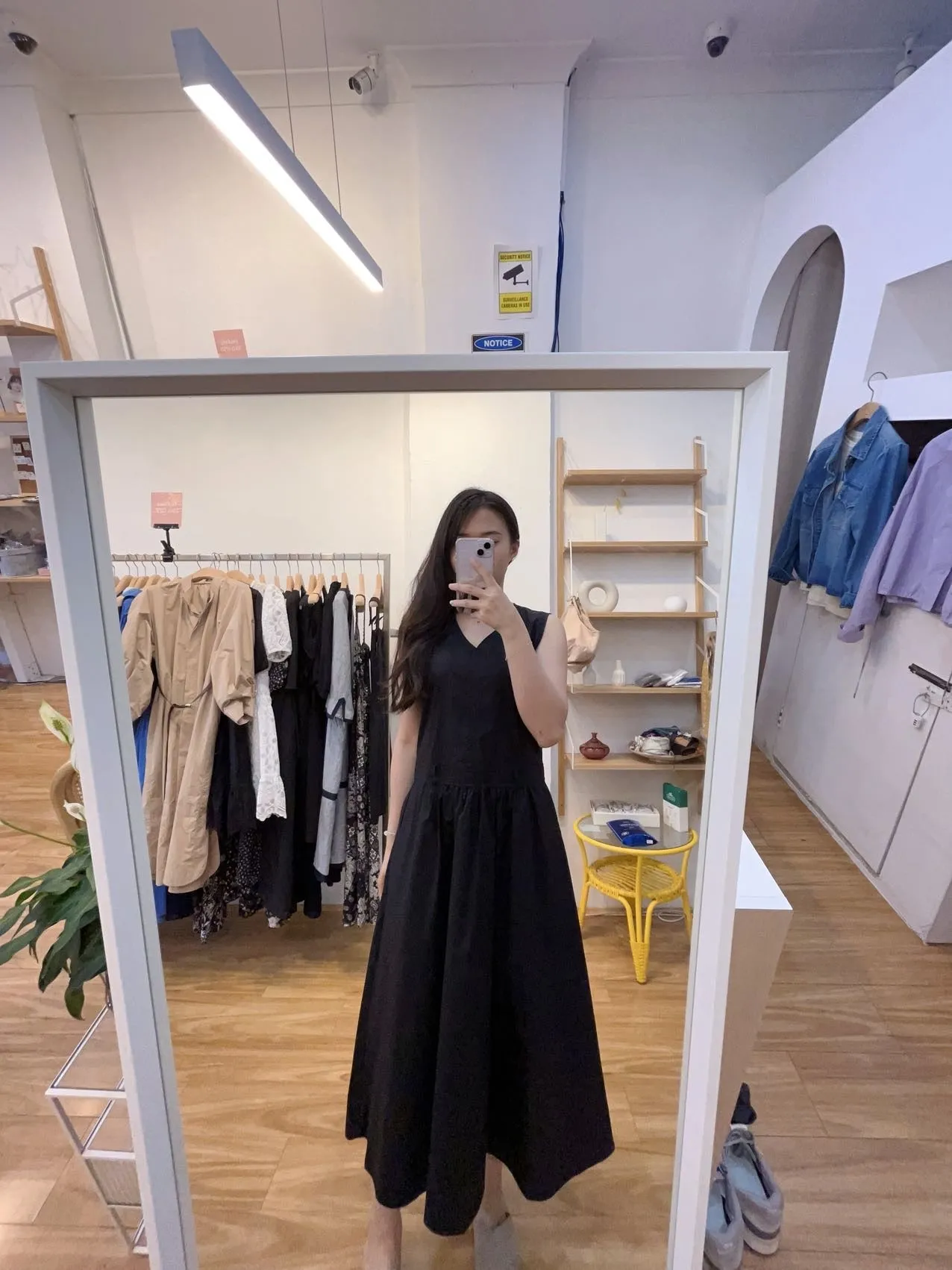 Black sleeveless dress